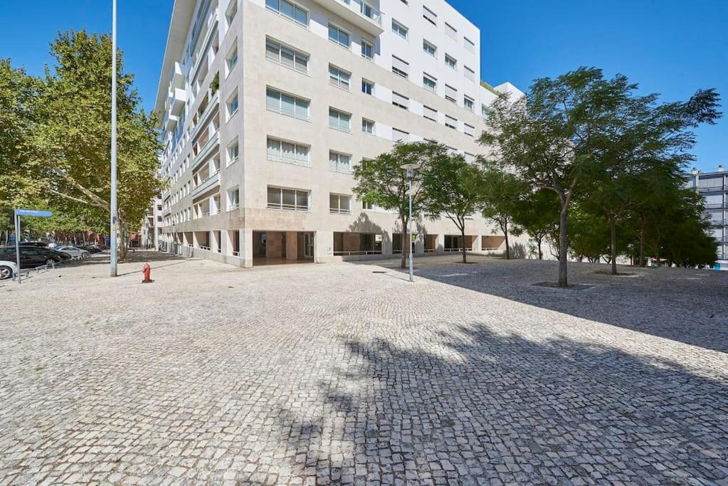 Modern Apartment In Parque Das Nacoes Lisboa Екстериор снимка